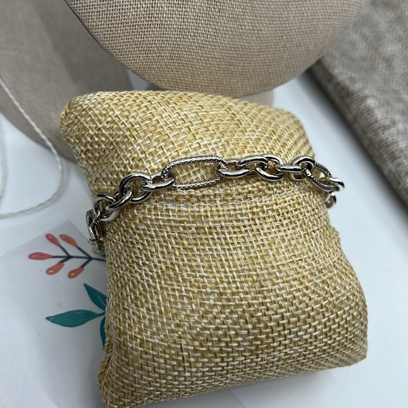 Sterling Silver Figaro Textured Ribbed Cable Chain Link Bracelet - Picture 9 of 11